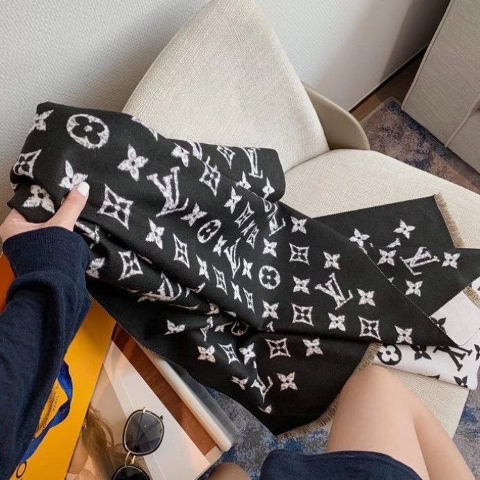 lu vi scarf