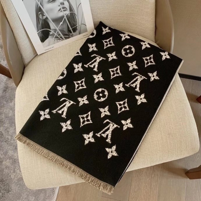 lu vi scarf