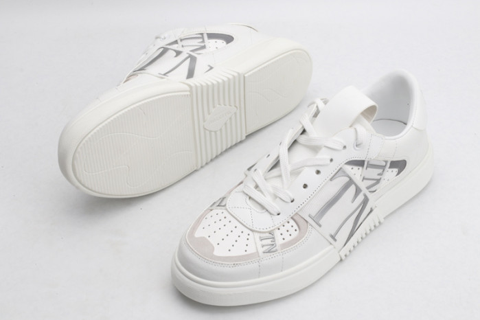 v*lentino sneaker