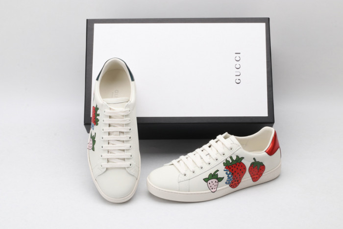 gi ace embroidered low-top sneaker