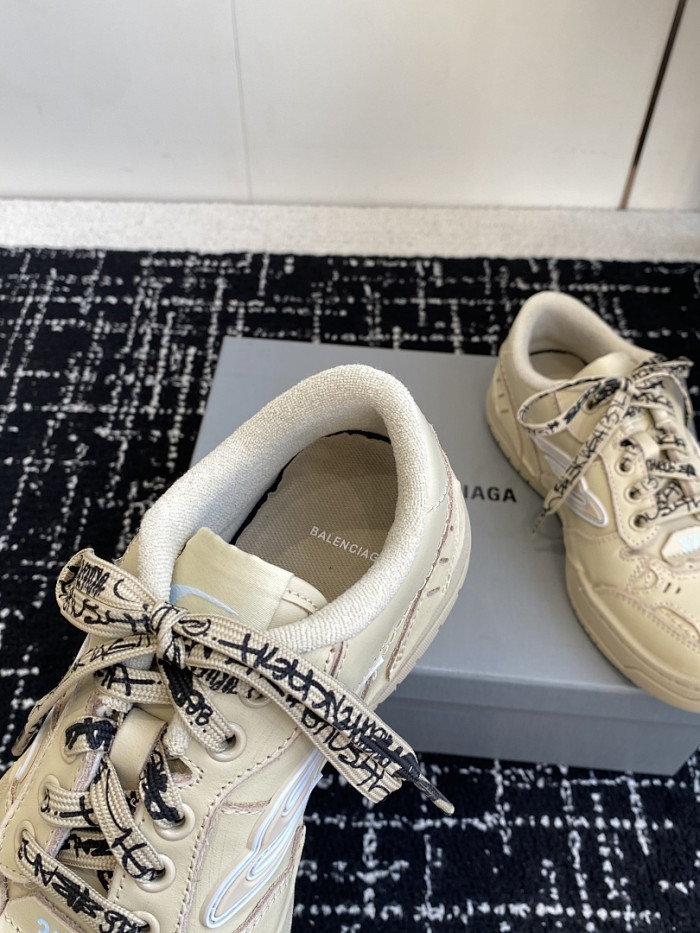 Ba1en*iaga hamptons worn-out