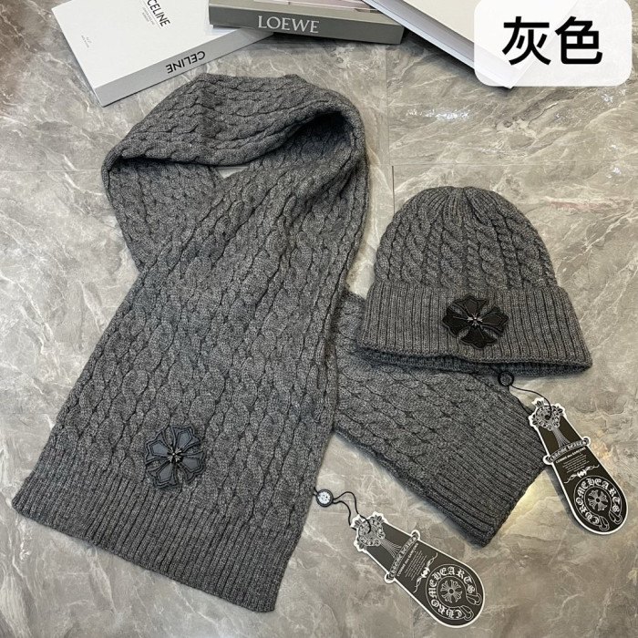 CHR0 HEART HAT AND SCARF