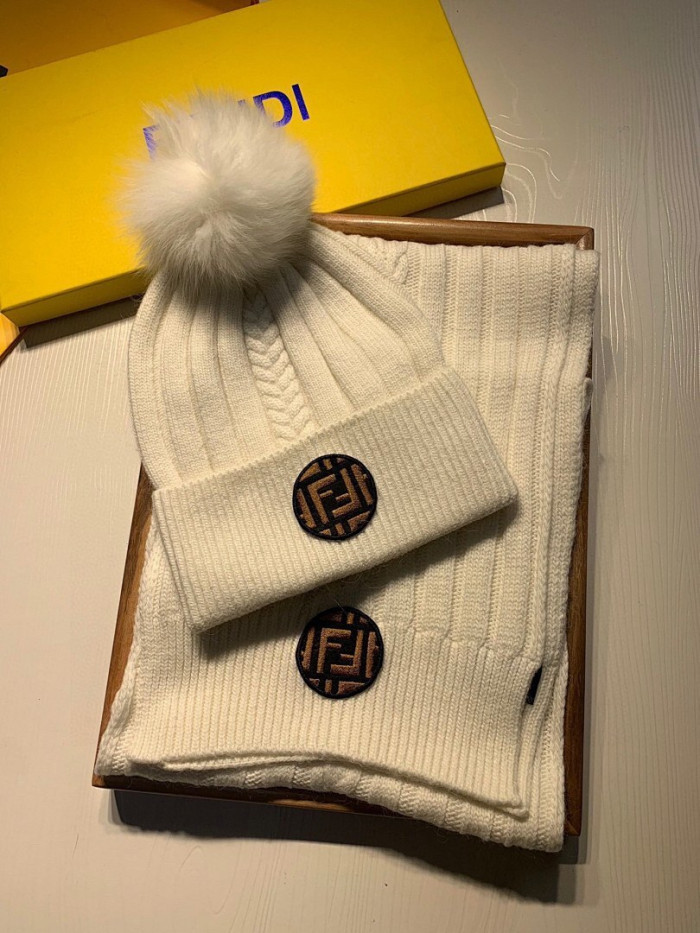 FEND1 HAT AND SCARF