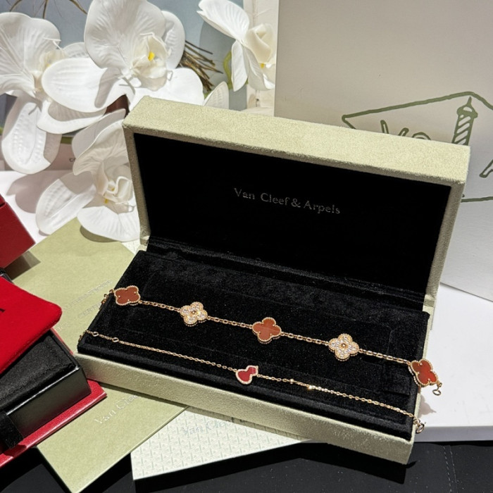 V*n Cl**f &arpels bracelets