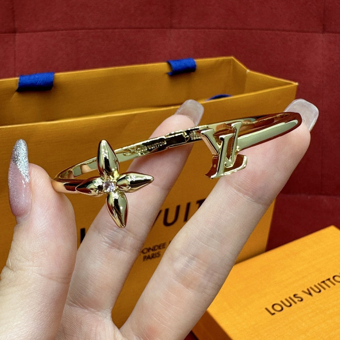 l0vis Vvtt0n bracelet