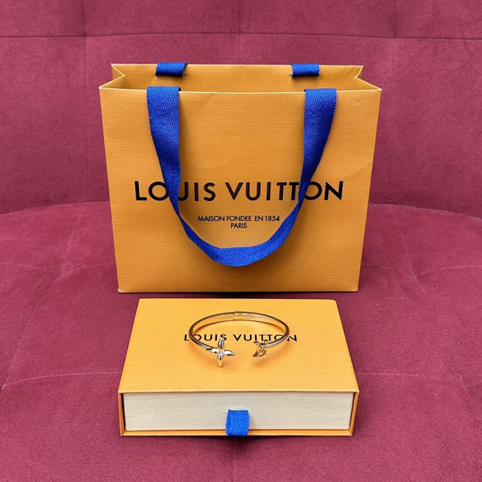 l0vis Vvtt0n bracelet