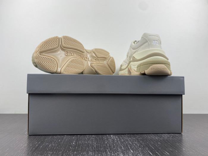 bl triple s trainers sneakers 710156 w3cu2 9798