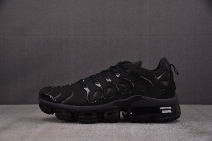 NIKE AIR VAPORMAX Plus 924453-004