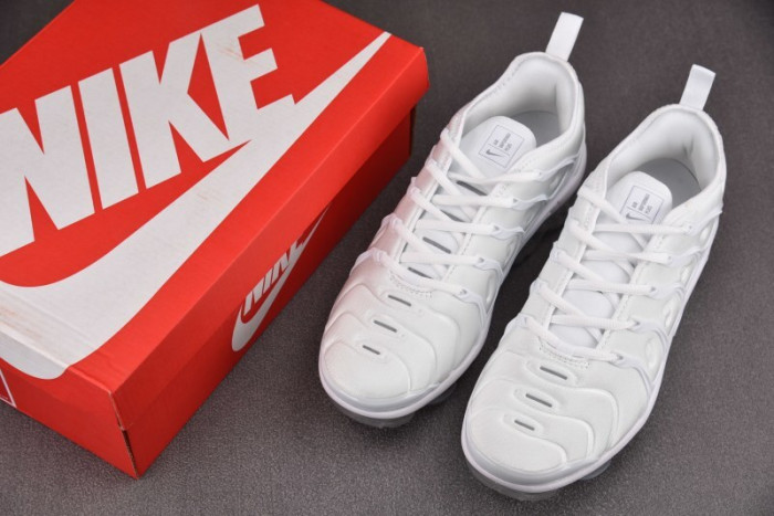 NIKE AIR VAPORMAX Plus 924453-100
