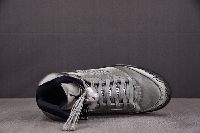 Air Jordan 5 Wings Medium Grey / Black IO2038-001