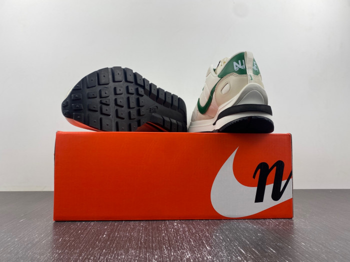 nike sacai x vaporwaffle green white dd1875-102