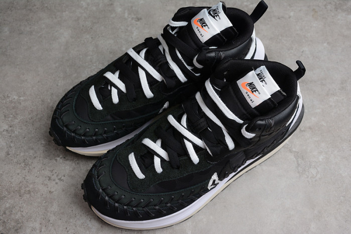 nike vaporwaffle sacai jean paul gaultier black white dh9186-001