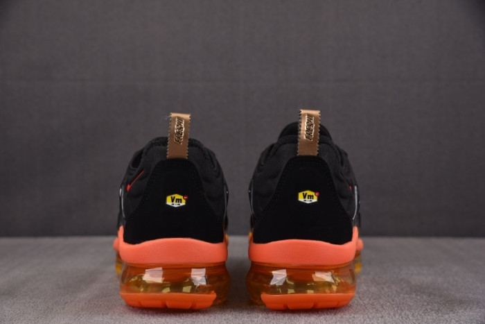 NIKE AIR VAPORMAX Plus DJ5525-001