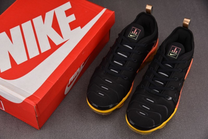 NIKE AIR VAPORMAX Plus DJ5525-001