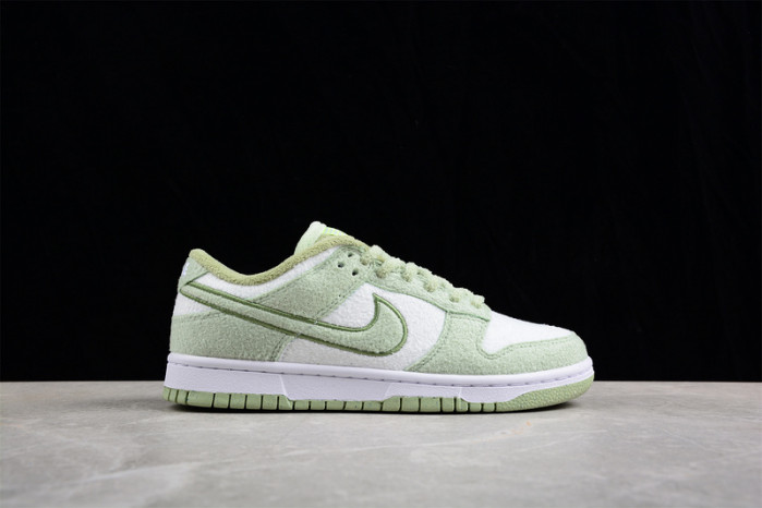 nike dunk low se fleece pack honeydew dq7579-300