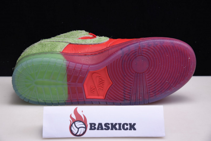 nike dunk low sb "strawberry cough" cw7093-601