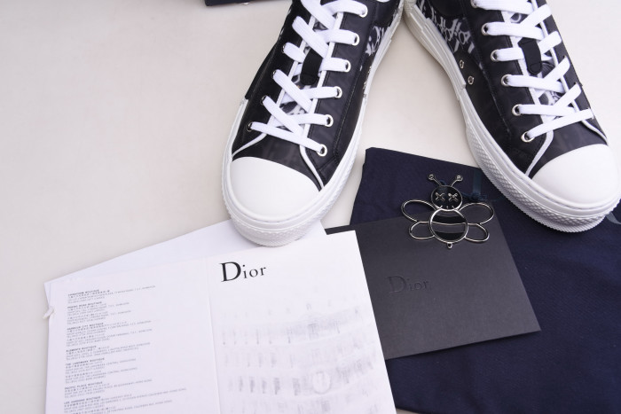 dr b23 homme kaws low-top sneaker