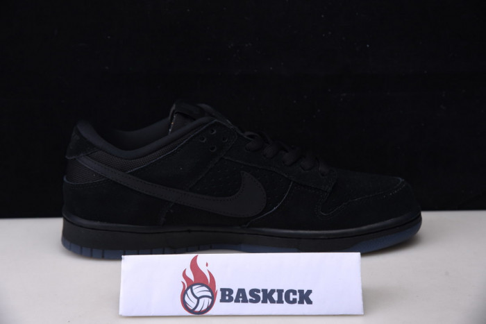 undefeated x nike dunk low do9329-001