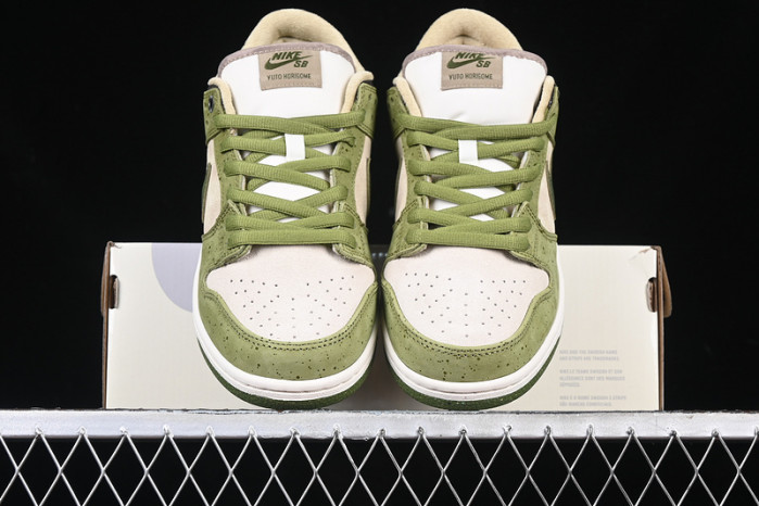 YUTO HORIGOME X NIKE SB DUNK LOW ASPARAGUS HF8022-300