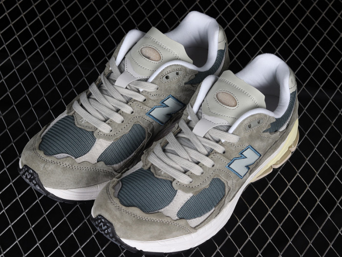 new balance 2002r protection m2002rdd