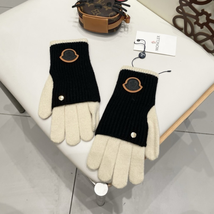 MONCLER GLOVES